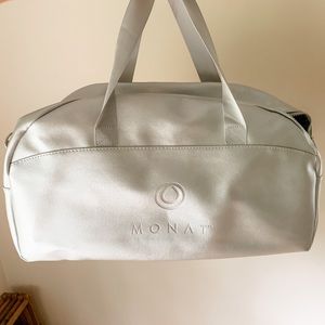 Monat silver gym bag with strap